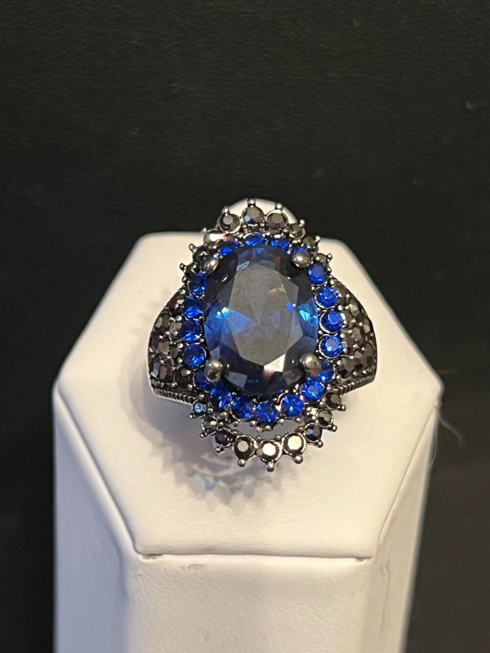 Oval Blue Simulated Gemstone Ring Size 6.5, 8.25 (109)